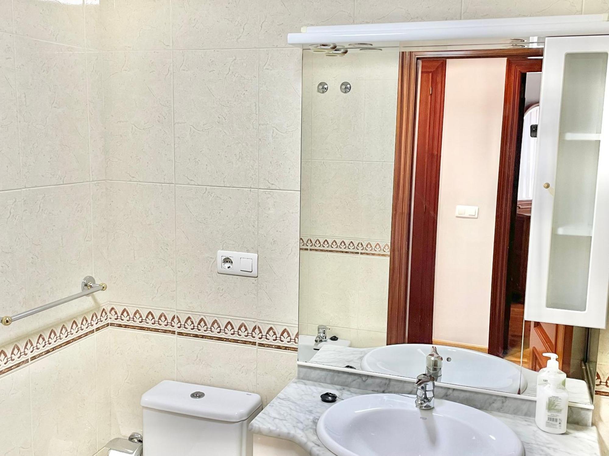 Appartamento Casa Lur Wifi Y Parking Privado Incluido Gijón Esterno foto